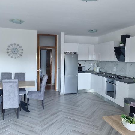 Apartments Ledic Krvavica Bagian luar foto