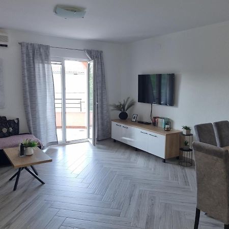 Apartments Ledic Krvavica Bagian luar foto
