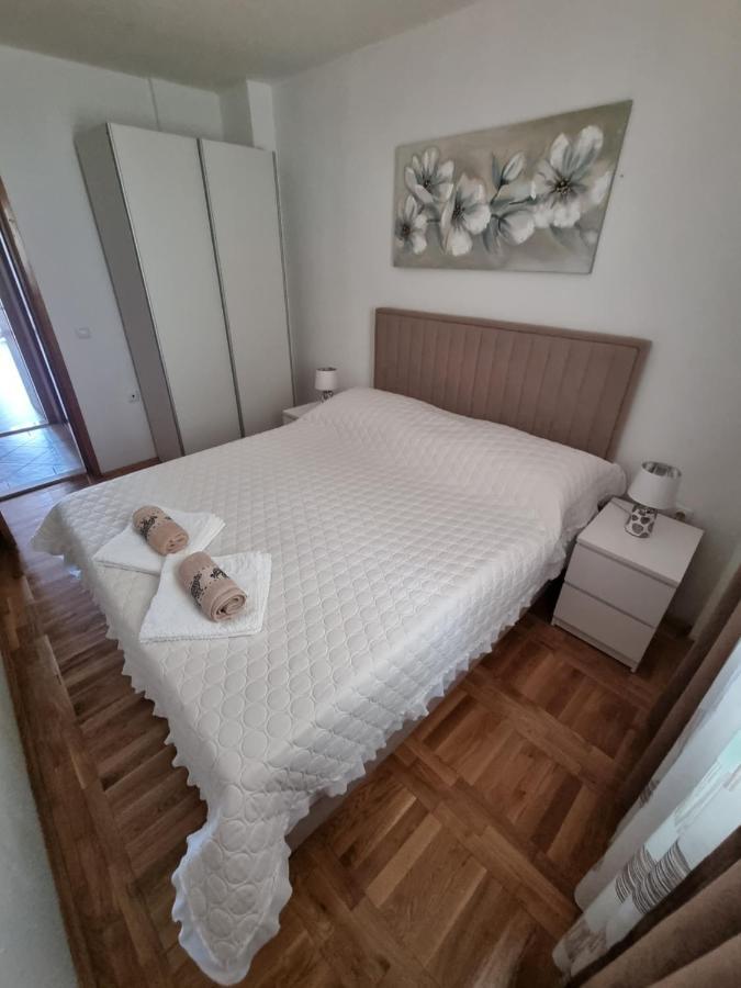 Apartments Ledic Krvavica Bagian luar foto