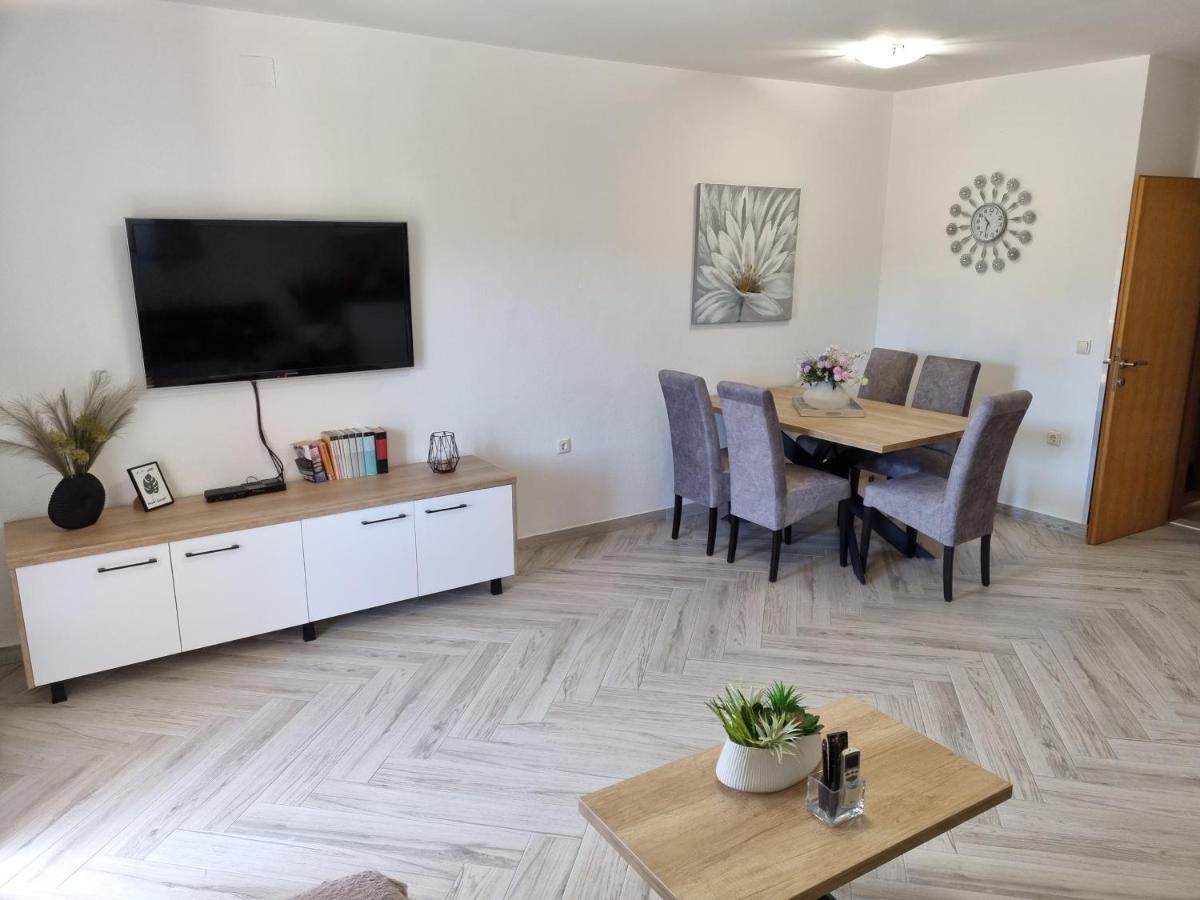 Apartments Ledic Krvavica Bagian luar foto