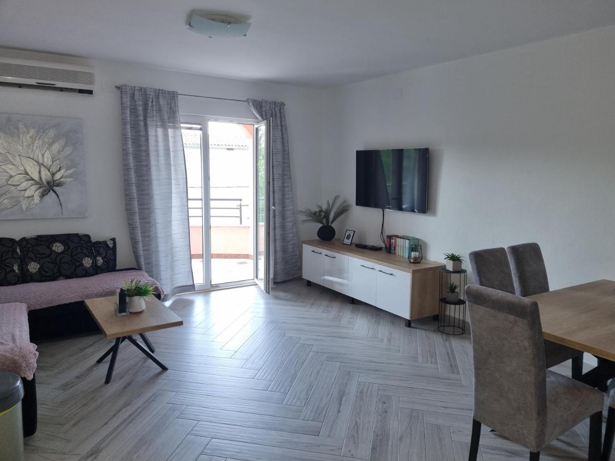 Apartments Ledic Krvavica Bagian luar foto
