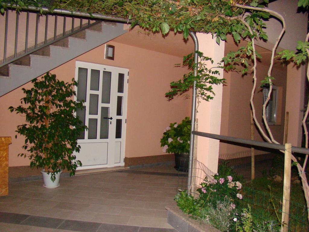 Apartments Ledic Krvavica Bagian luar foto